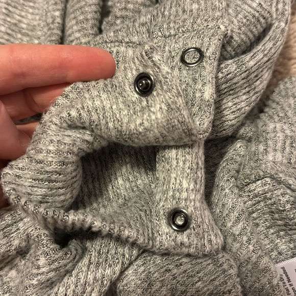 Grey Women’s Sweater Size Large - Picture 5 of 5